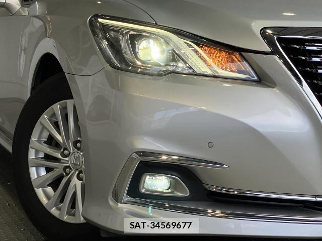 Toyota CROWN SEDAN 2018-01 8828375-29