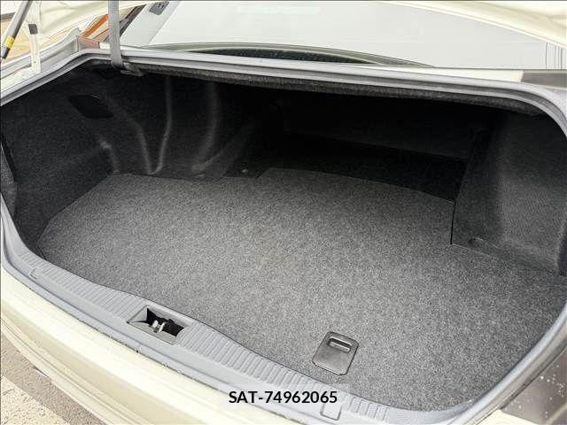 Toyota CROWN SEDAN 2015-11 8828371-10