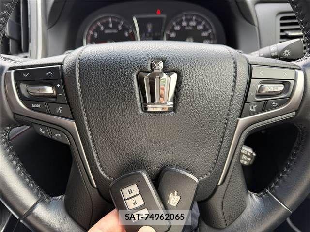 Toyota CROWN SEDAN 2015-11 8828371-17