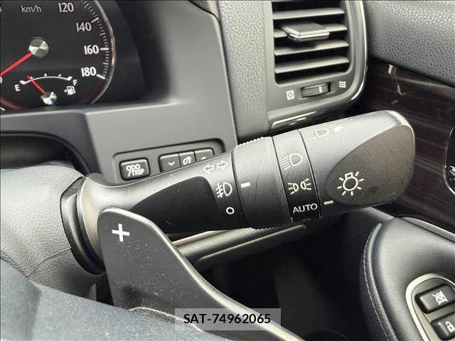 Toyota CROWN SEDAN 2015-11 8828371-27