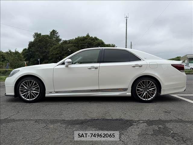Toyota CROWN SEDAN 2015-11 8828371-5
