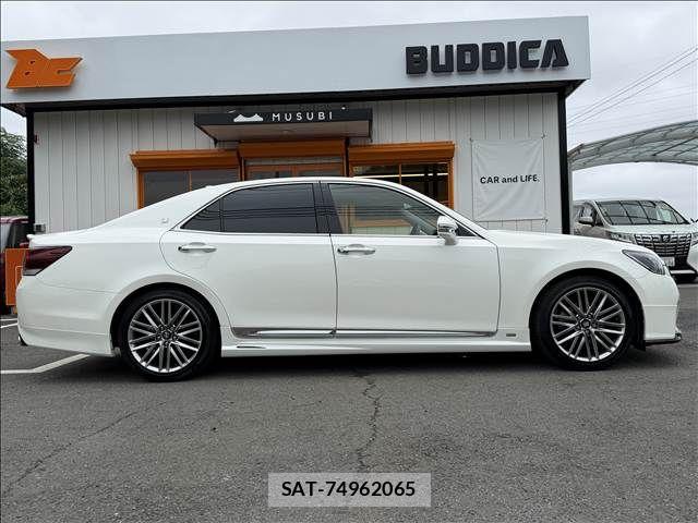 Toyota CROWN SEDAN 2015-11 8828371-6