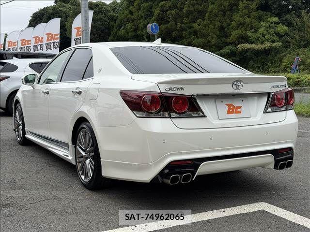 Toyota CROWN SEDAN 2015-11 8828371-7