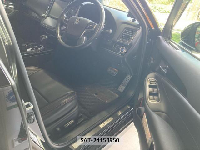 Toyota CROWN SEDAN 2017-03 8870696-17