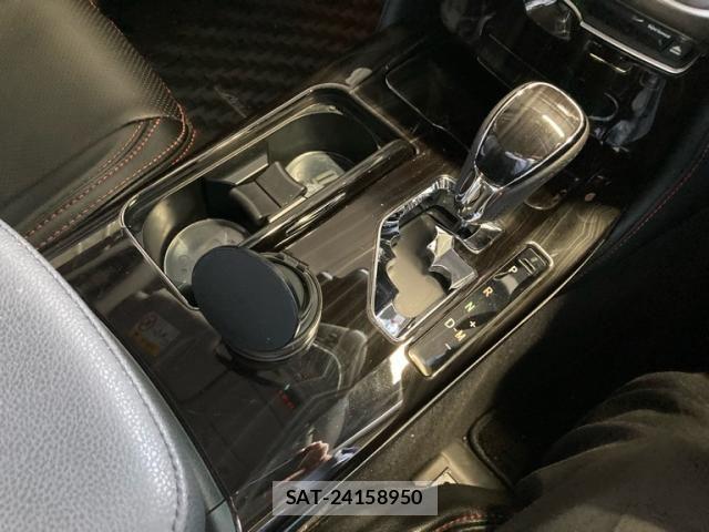 Toyota CROWN SEDAN 2017-03 8870696-26