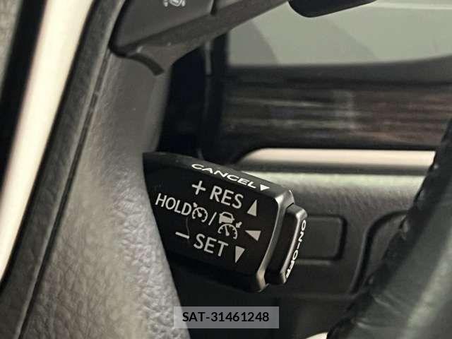 Toyota CROWN SEDAN 2017-11 8879220-9