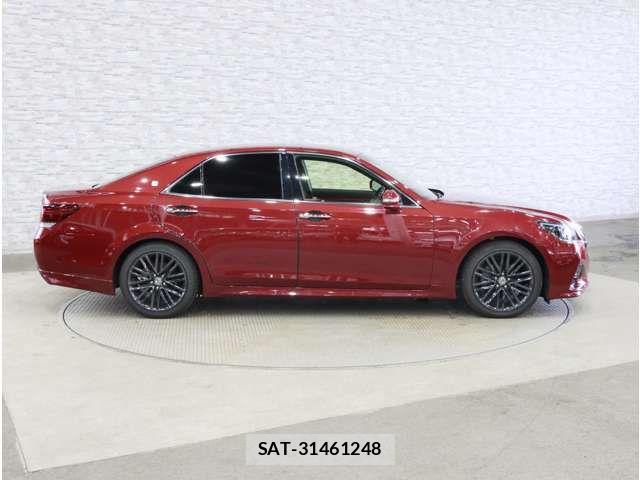 Toyota CROWN SEDAN 2017-11 8879220-13