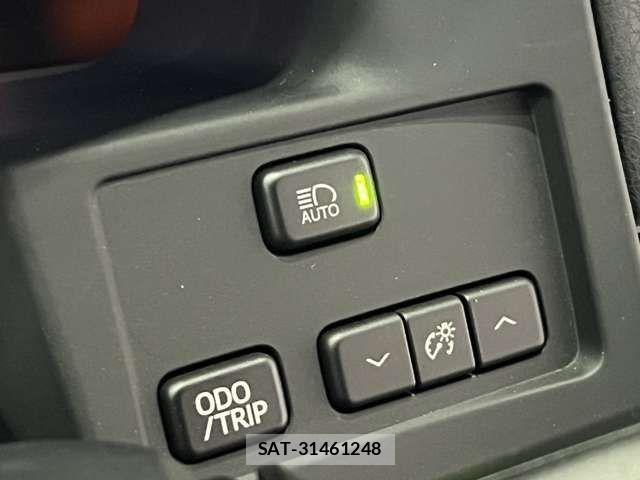 Toyota CROWN SEDAN 2017-11 8879220-8