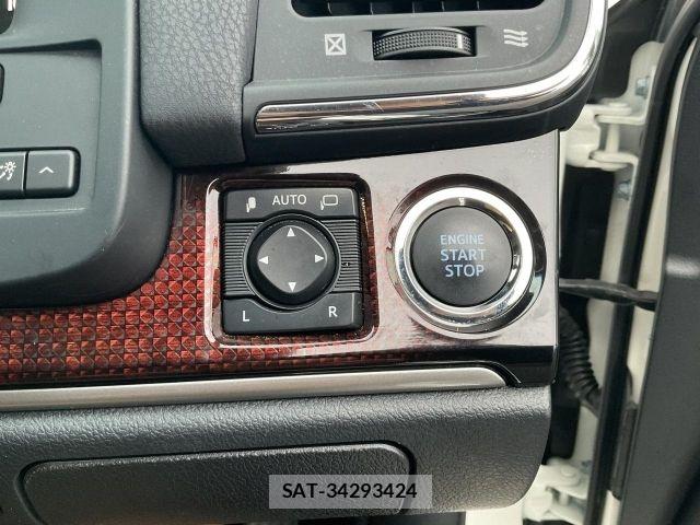 Toyota CROWN SEDAN 2017-05 8879222-13