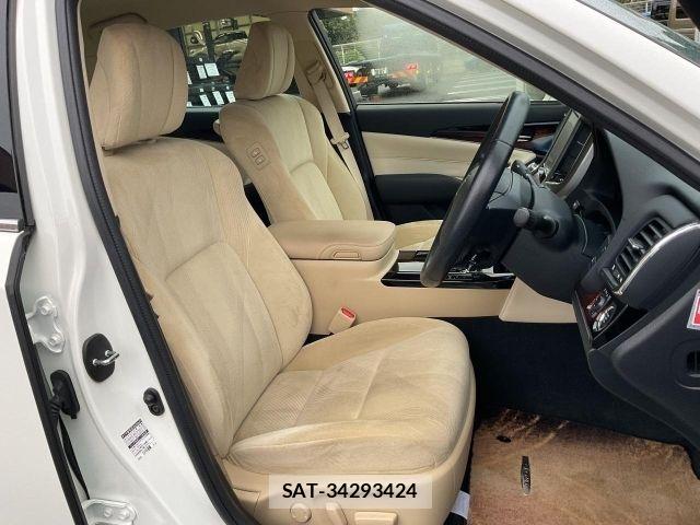 Toyota CROWN SEDAN 2017-05 8879222-15