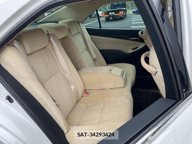 Toyota CROWN SEDAN 2017-05 8879222-16