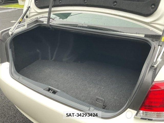 Toyota CROWN SEDAN 2017-05 8879222-17