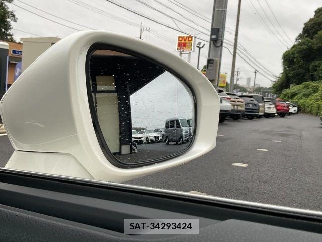Toyota CROWN SEDAN 2017-05 8879222-18