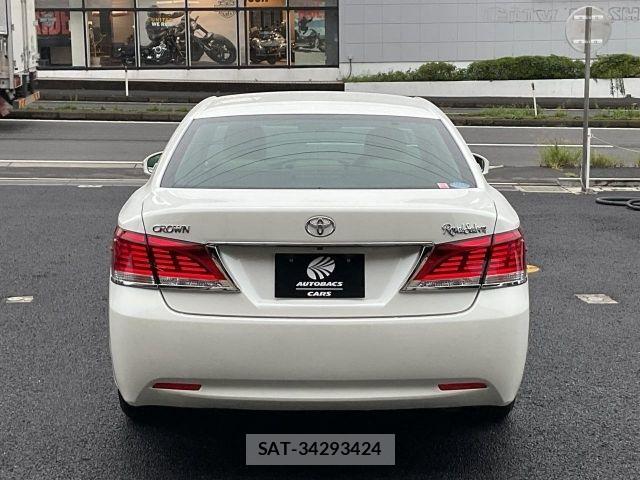 Toyota CROWN SEDAN 2017-05 8879222-2