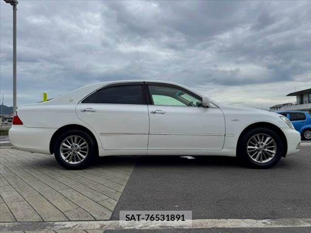 Toyota CROWN SEDAN 2007-09 8879241-11