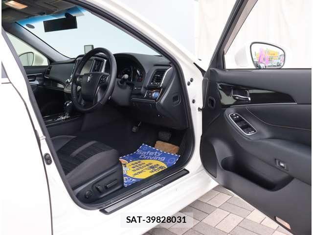 Toyota CROWN SEDAN 2013-05 8879225-26