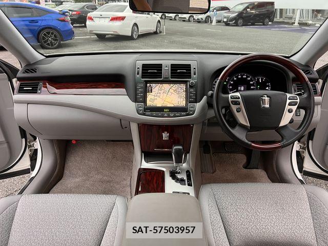 Toyota CROWN SEDAN 2010-09 8879232-9