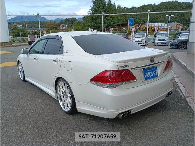 Toyota CROWN SEDAN 2010-08 8879229-1