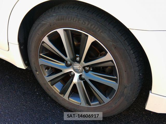 Toyota CROWN SEDAN 2018-04 8883460-11