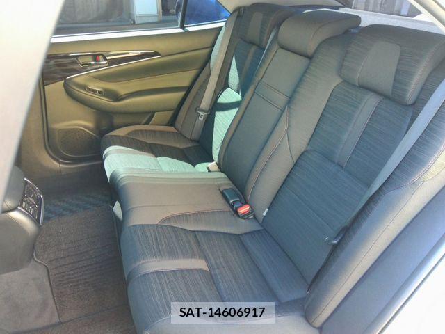 Toyota CROWN SEDAN 2018-04 8883460-16