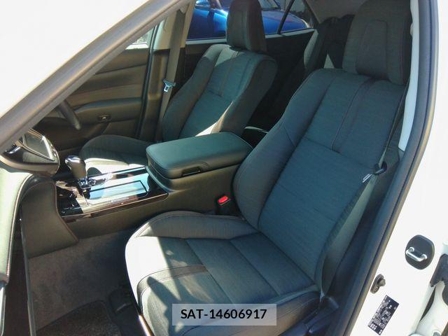 Toyota CROWN SEDAN 2018-04 8883460-17