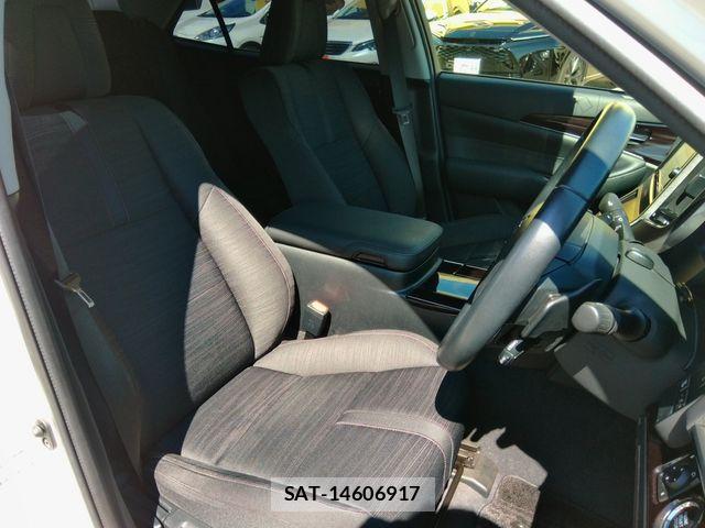 Toyota CROWN SEDAN 2018-04 8883460-18