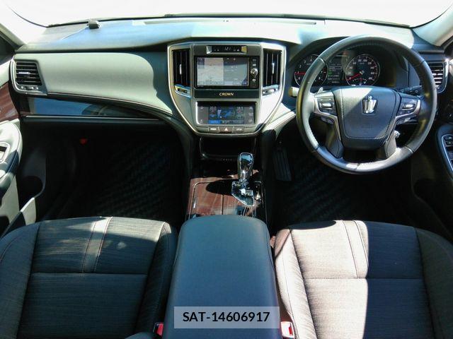 Toyota CROWN SEDAN 2018-04 8883460-1