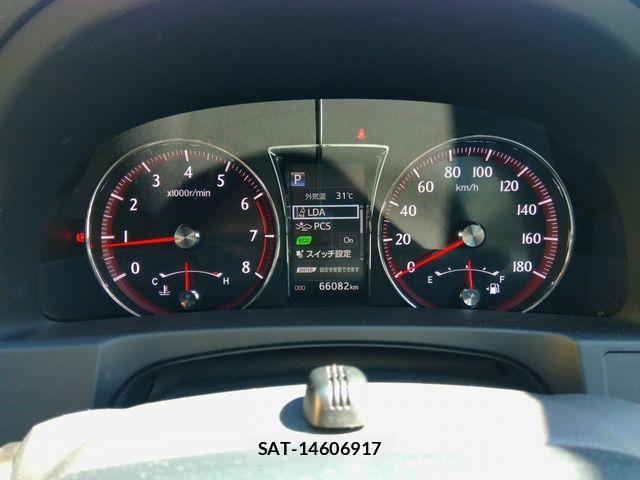 Toyota CROWN SEDAN 2018-04 8883460-21