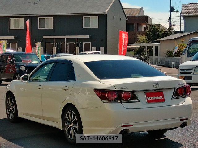 Toyota CROWN SEDAN 2018-04 8883460-2