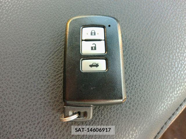 Toyota CROWN SEDAN 2018-04 8883460-29