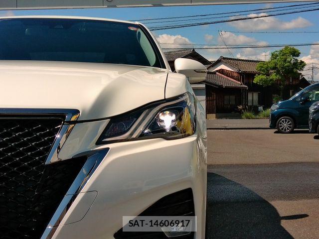 Toyota CROWN SEDAN 2018-04 8883460-4