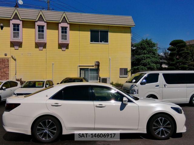 Toyota CROWN SEDAN 2018-04 8883460-8