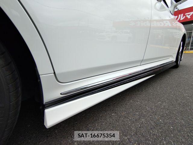 Toyota CROWN SEDAN 2019-06 8883458-16