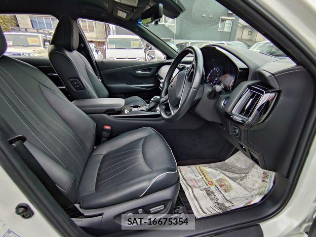 Toyota CROWN SEDAN 2019-06 8883458-19