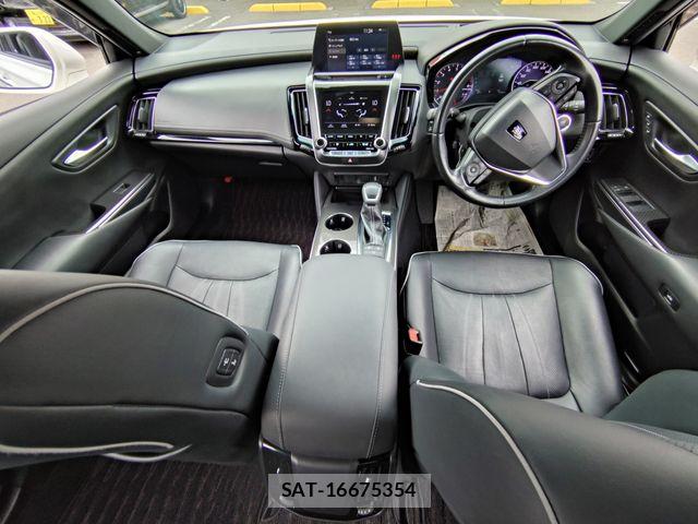 Toyota CROWN SEDAN 2019-06 8883458-2