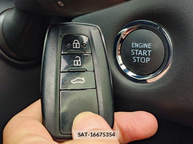 Toyota CROWN SEDAN 2019-06 8883458-29