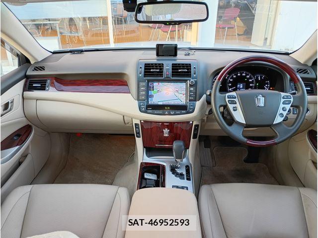 Toyota CROWN SEDAN 2010-12 1658877-1