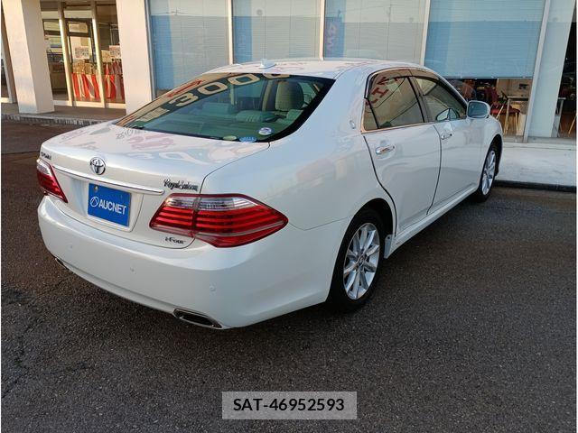 Toyota CROWN SEDAN 2010-12 1658877-2