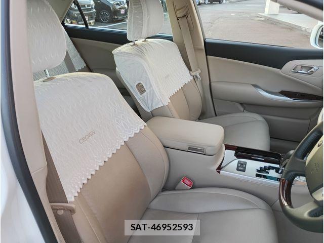 Toyota CROWN SEDAN 2010-12 1658877-5