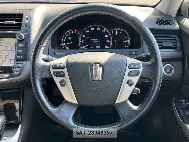 Toyota CROWN SEDAN 2011-08 3664382-13