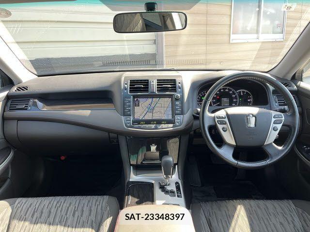 Toyota CROWN SEDAN 2011-08 3664382-1