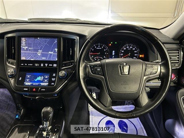 Toyota CROWN SEDAN 2013-12 4936002-11