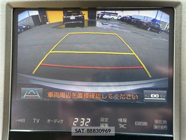 Toyota CROWN SEDAN 2017-03 6670969-9