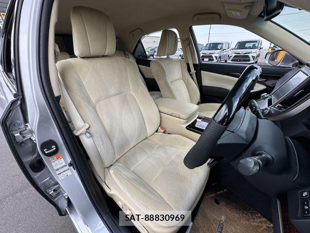 Toyota CROWN SEDAN 2017-03 6670969-12