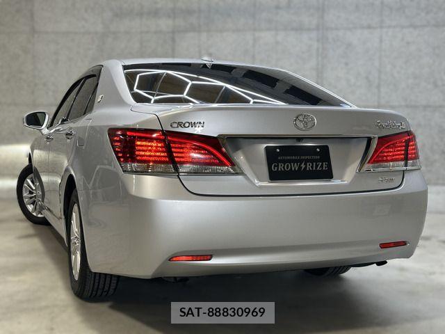 Toyota CROWN SEDAN 2017-03 6670969-3