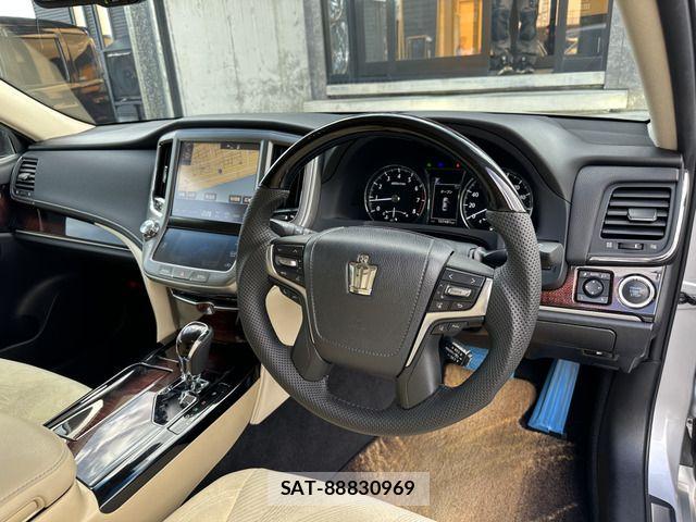 Toyota CROWN SEDAN 2017-03 6670969-6