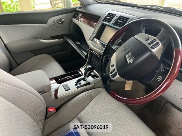 Toyota CROWN SEDAN 2012-04 7250271-11