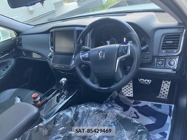 Toyota CROWN SEDAN 2013-01 7500048-11