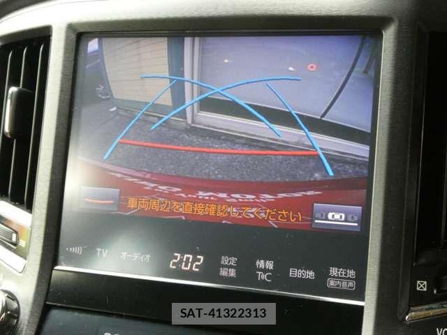 Toyota CROWN SEDAN 2017-10 7500047-2