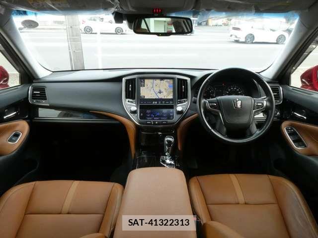 Toyota CROWN SEDAN 2017-10 7500047-7